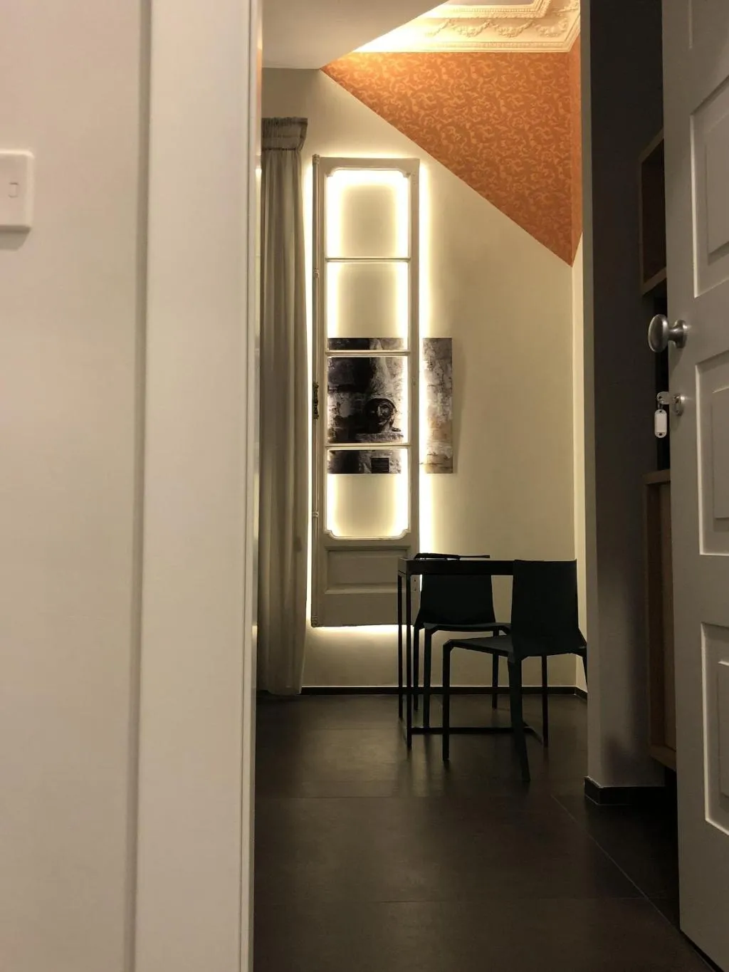 Room, Napoli Svelata, Naples