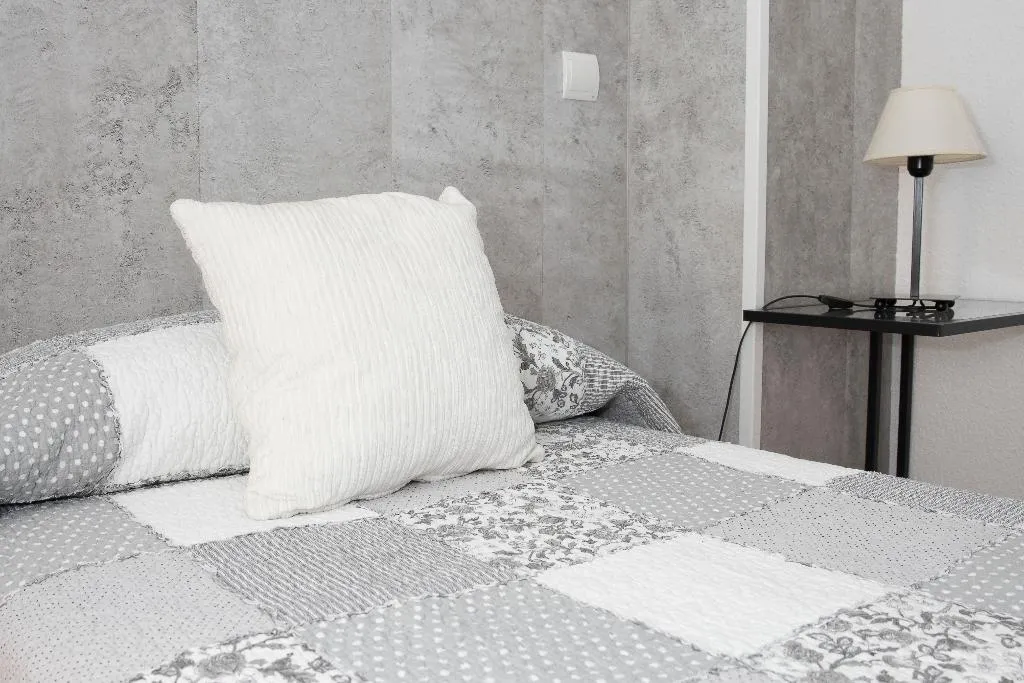 Room, Tokio, Madrid