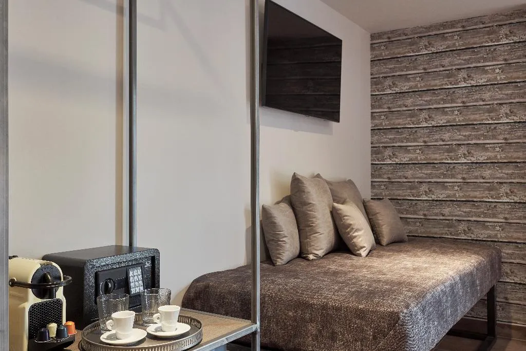 JUNIOR SUITE STANDARD Room, 18 Micon Street, Athens