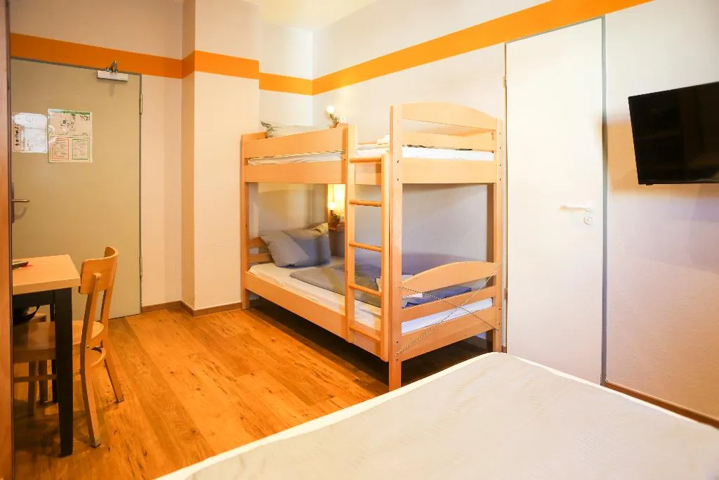 QUADRUPLE STANDARD Room, Acama Kreuzberg Hotel+Hostel, Berlin