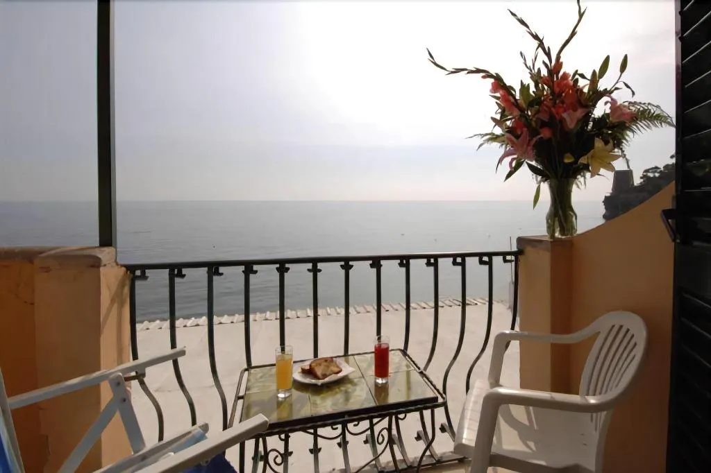 Room, Pupetto, Naples