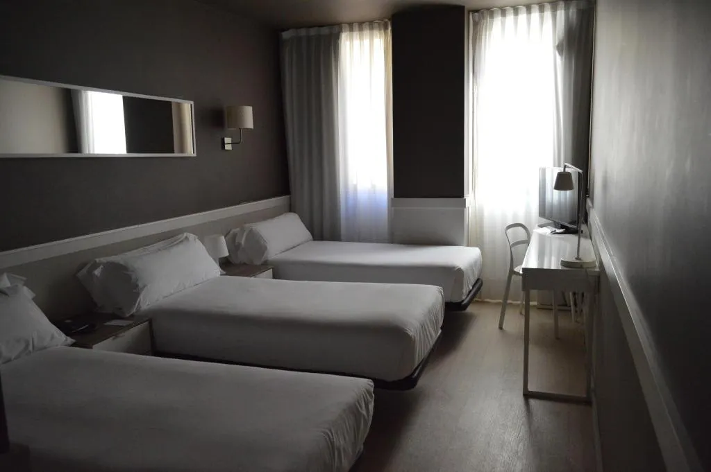 TRIPLE STANDARD Room, Paral.lel, Barcelona