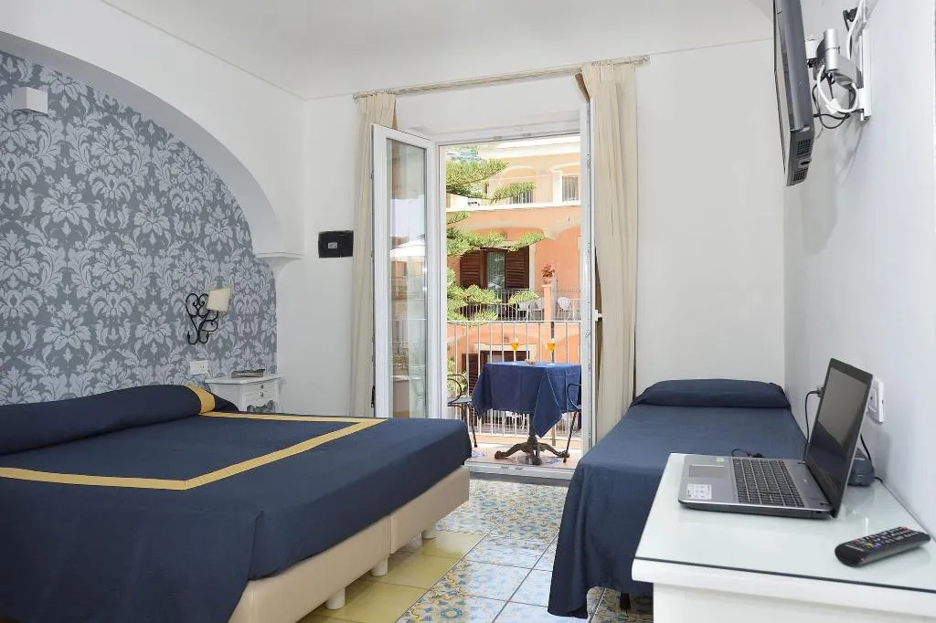 Room, Hotel Settebello, Naples