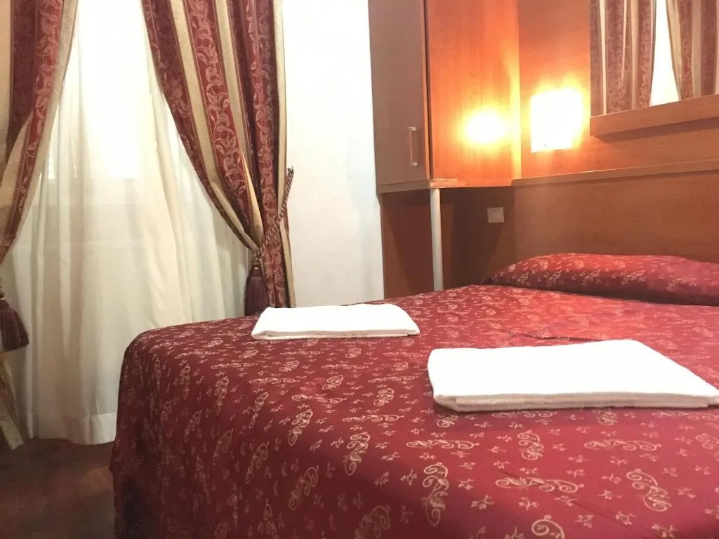Room, Lam Guest House, Naples