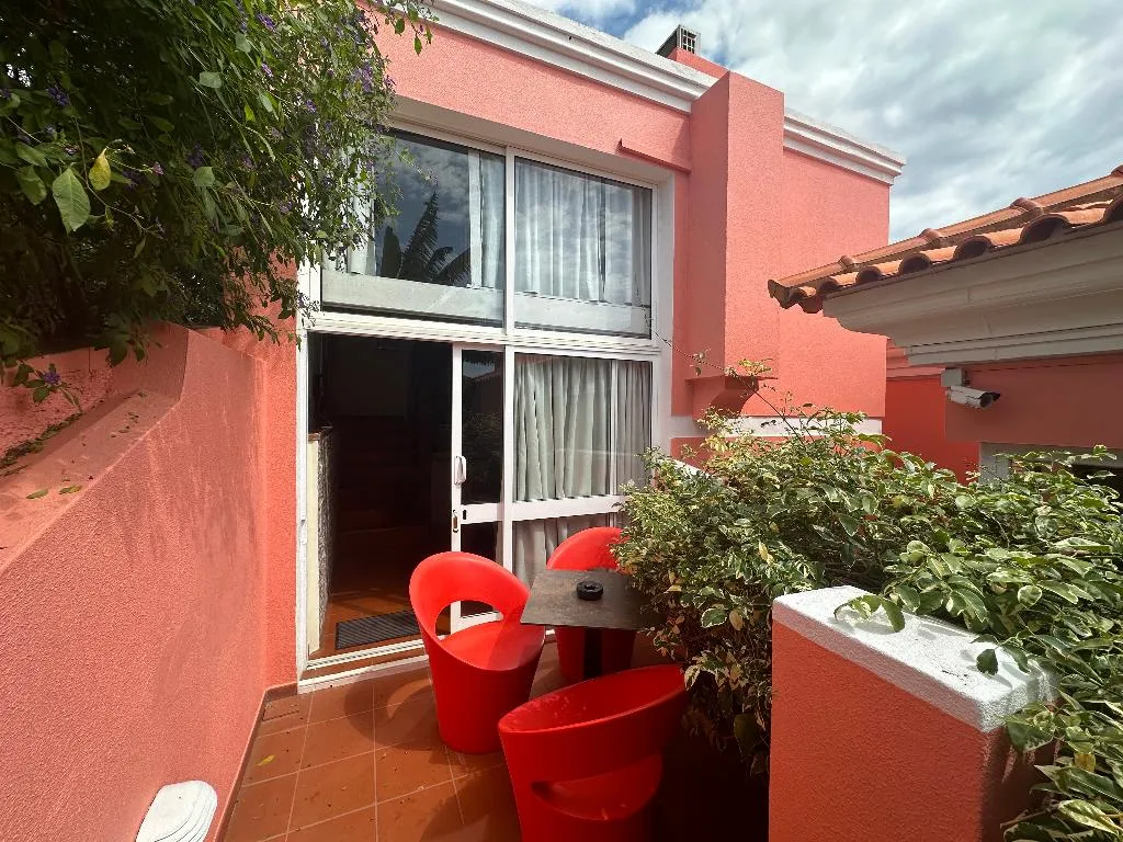 TRIPLE TWO BEDROOMS ONE BATHROOM Room, Inn & Art Hotel Gallery, Madeira