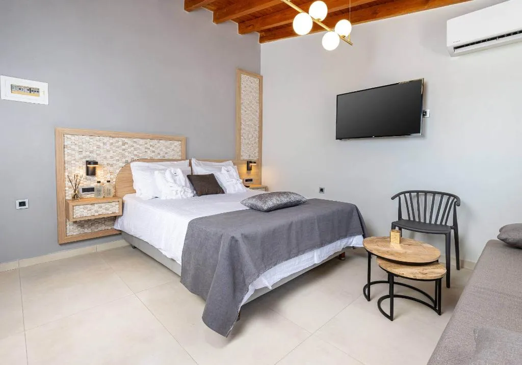 JUNIOR SUITE DELUXE WITH TERRACE Room, Metropolitan Pearl Boutique Hotel, Crete