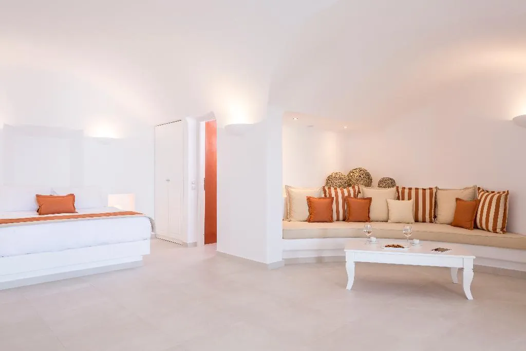SUITE WITH JACUZZI Room, Amber Light Villas, Santorini