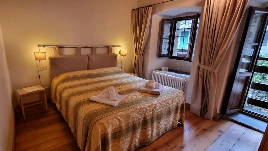 DOUBLE MOUNTAIN VIEW Room, Dimora Storica Casa Vanni, Milan