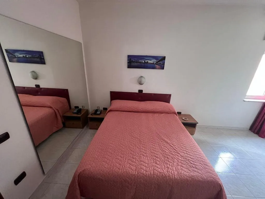 Room, Hotel La Mela, Naples