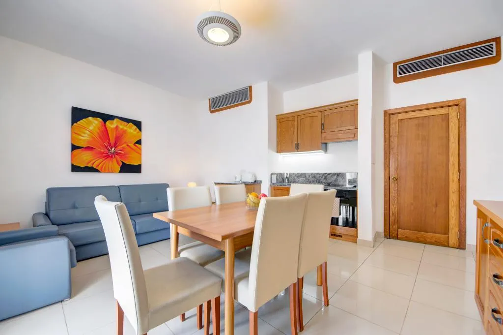 APARTMENT TWO BEDROOMS Room, AX Sunny Coast, Malta