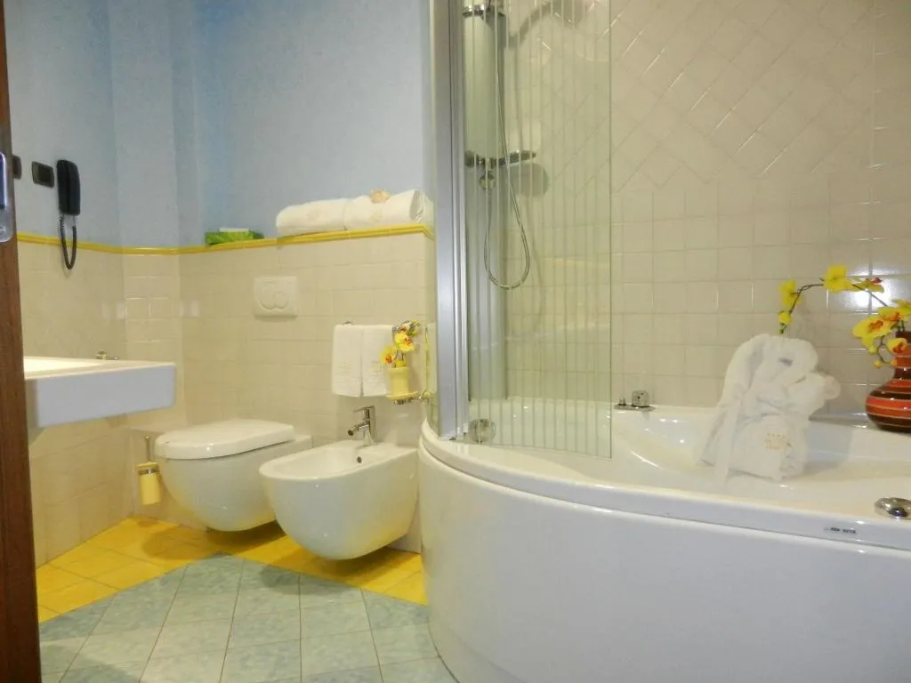 Room, Aktea, Catania