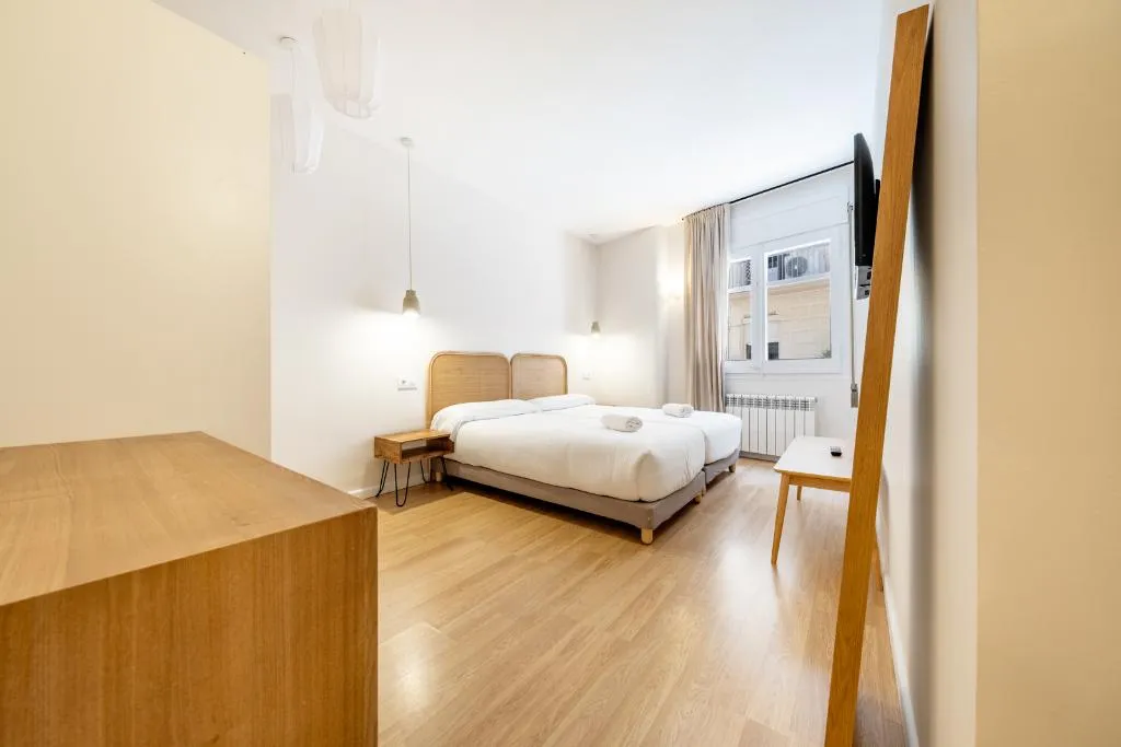 APARTMENT THREE BEDROOMS Room, Ainb Barcelona Sants Apartments, Barcelona