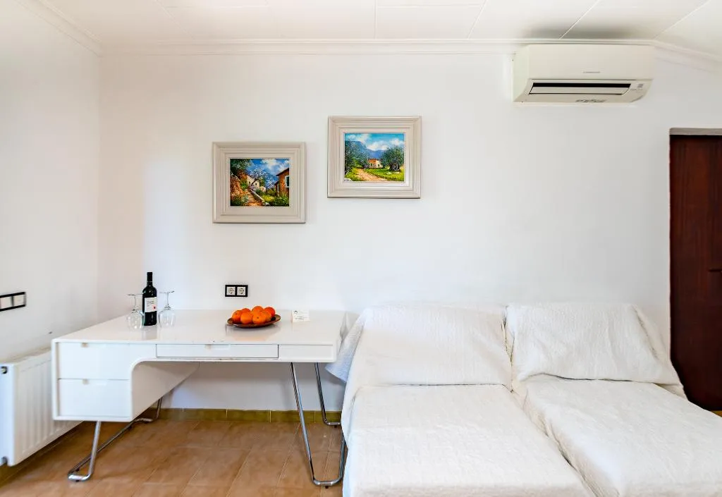 FAMILY ROOM WITH TERRACE Room, Hotel Rural Predio Son Serra, Majorca