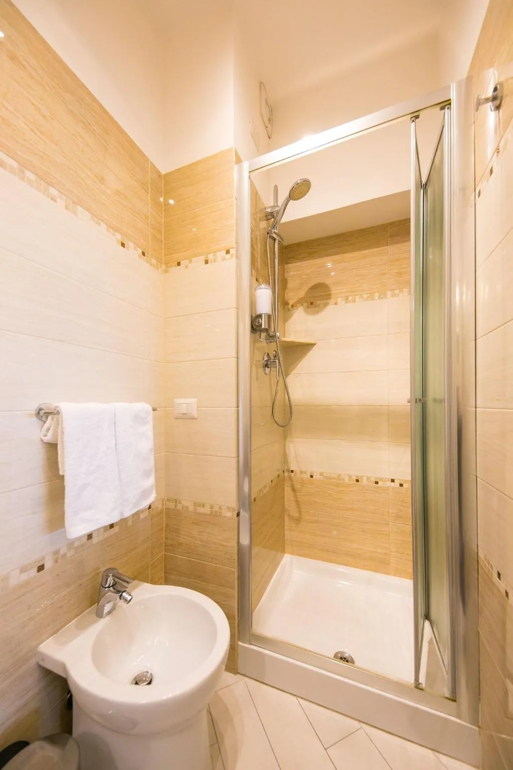 Room, Suites Roma Tiburtina, Rome