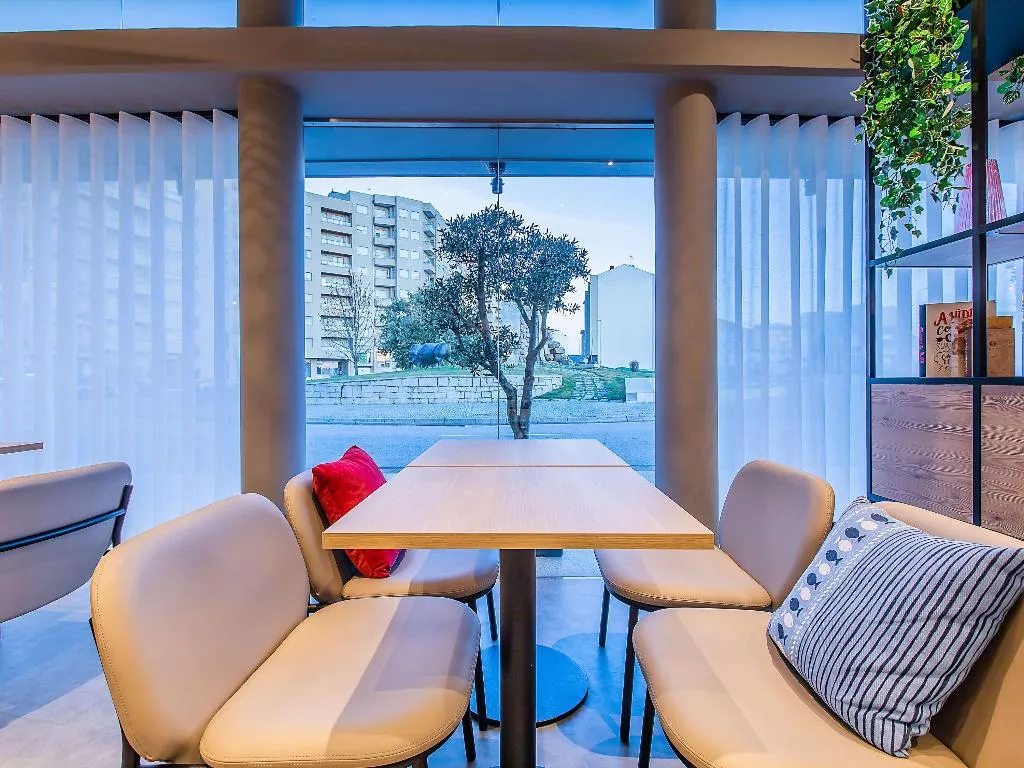 Bar, Ibis Braganca, Porto