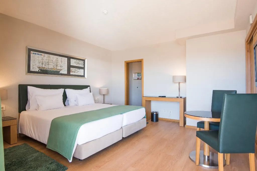JUNIOR SUITE CAPACITY 3 Room, Vila Gale Marina, Algarve