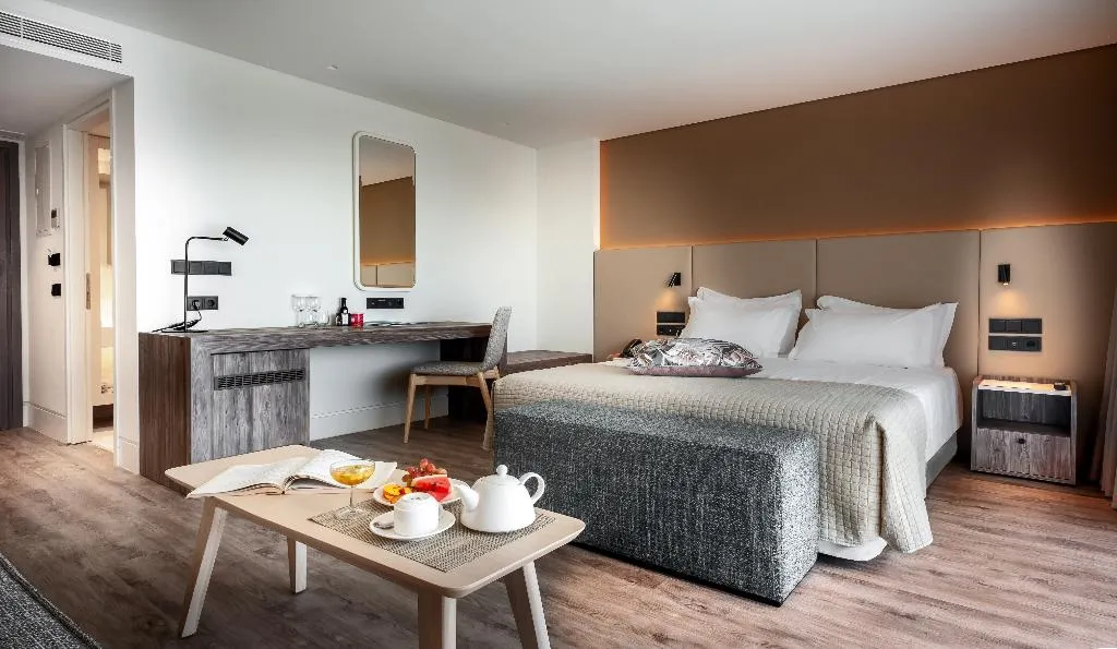 TRIPLE DELUXE SUPERIOR Room, Vincci EverEden, Athens