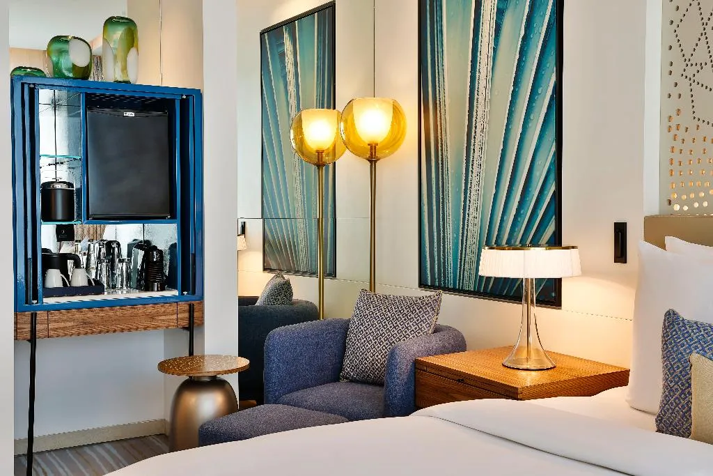 DOUBLE DELUXE SEA VIEW Room, Tumbi Ht Dubai The Palm, Tapestry Collec by Hilton, Dubai