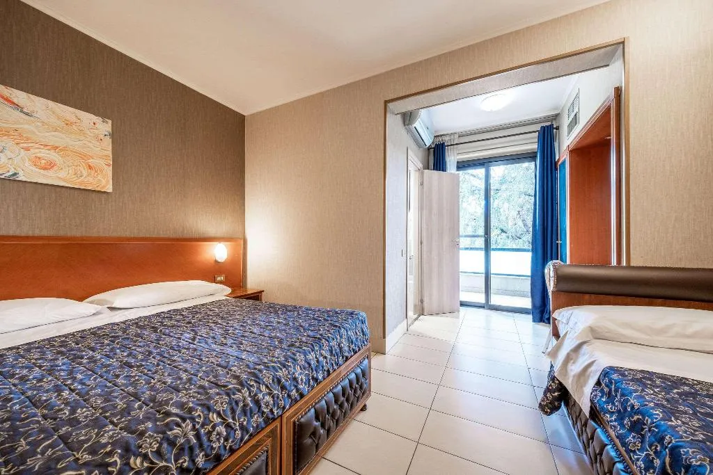 DOUBLE THREE BEDS Room, Hotel Rouge et Noir Roma, Rome