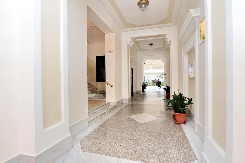 Lobby, Lucky Domus, Naples