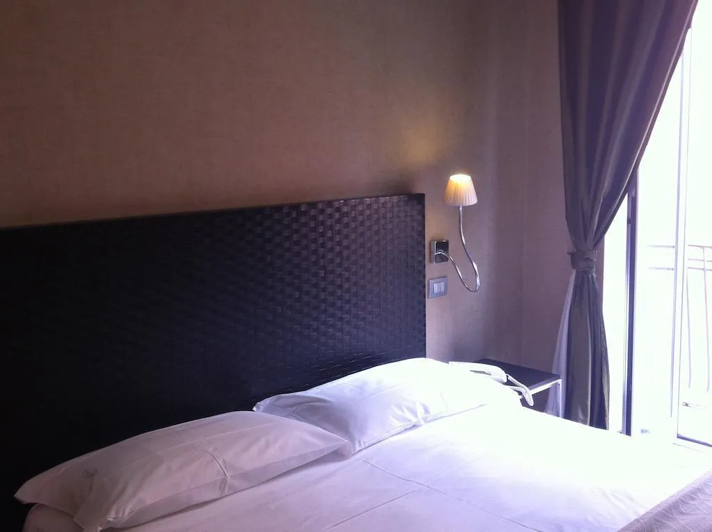 Room, MH Design, Naples
