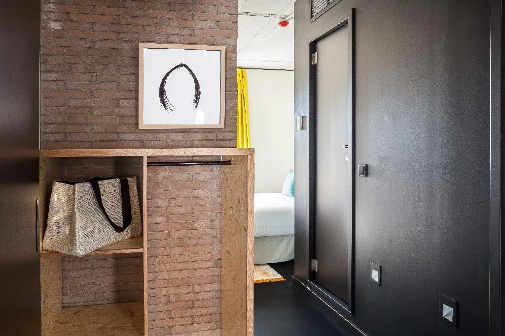 DOUBLE SUPERIOR Room, Bastardo Hostel, Madrid