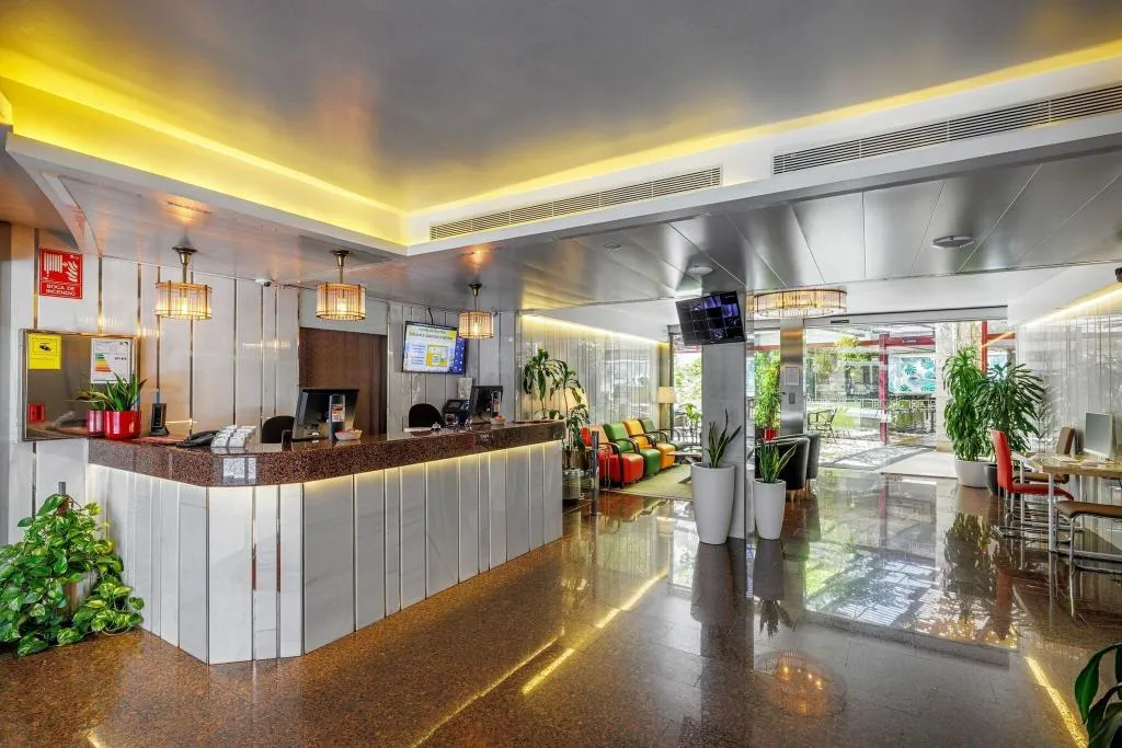 Lobby, Ronda Lesseps, Barcelona