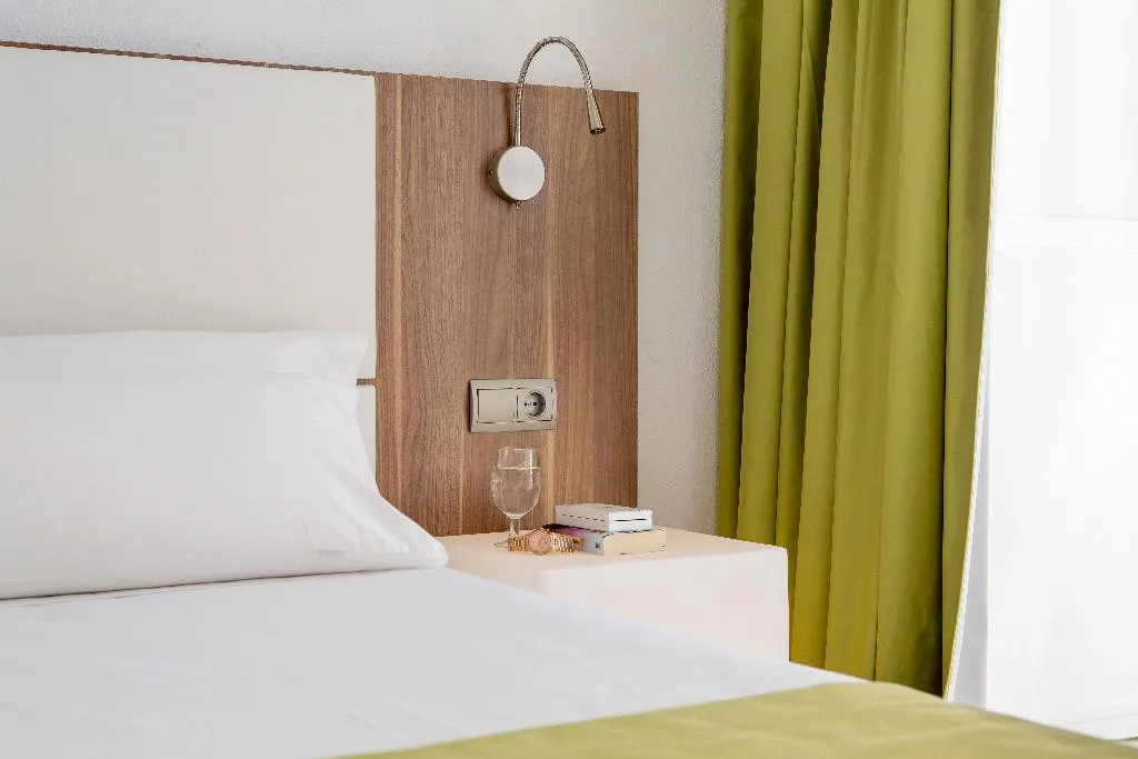 Room, Hotel Globales Cala Blanca, Menorca