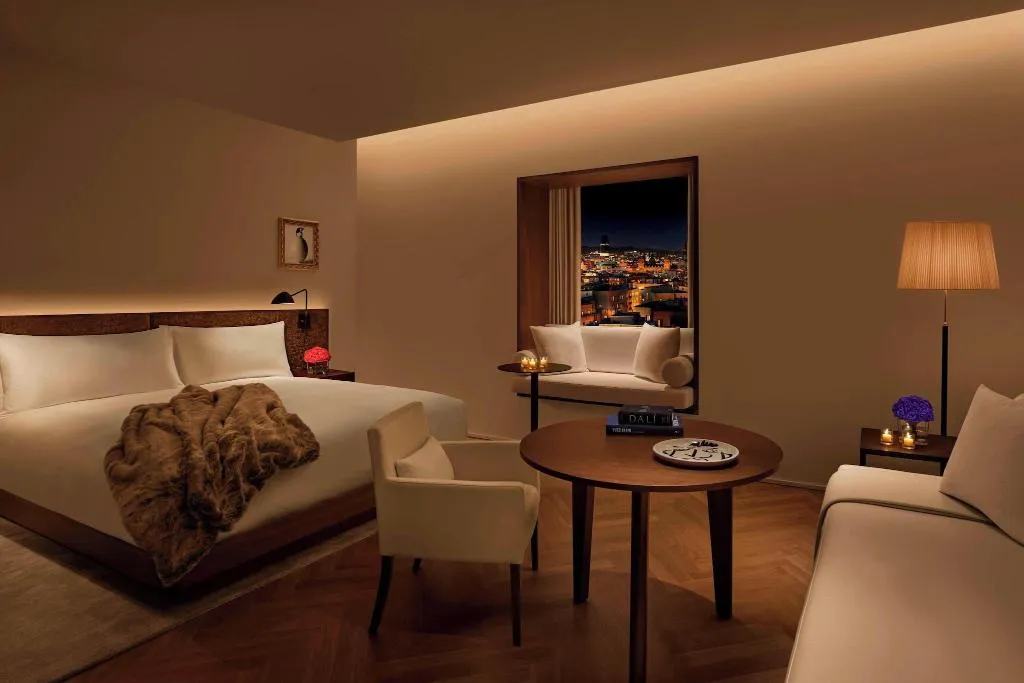 SUITE KING SIZE BED Room, EDITION Barcelona, Barcelona