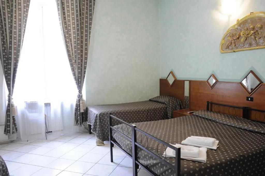 TRIPLE STANDARD Room, Hotel Farini, Rome