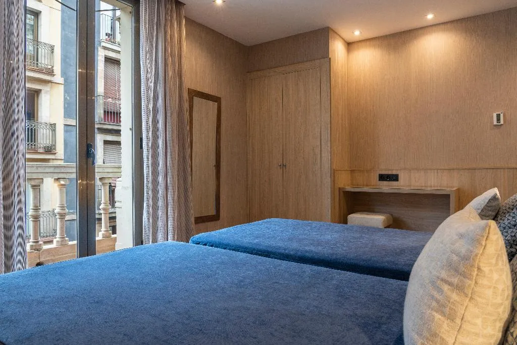 TRIPLE CAPACITY 1 Room, Rialto, Barcelona