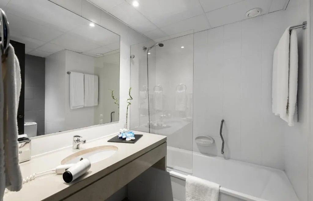 SINGLE LAND VIEW Room, Tryp Lisboa Caparica Mar Hotel, Lisbon