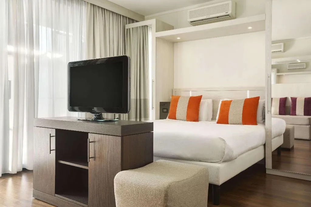 STUDIO CAPACITY 1 Room, Ramada Plaza Milano Hotel, Milan