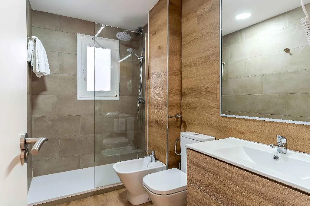 APARTMENT CAPACITY 4 Room, Aparthotel Bertran, Barcelona