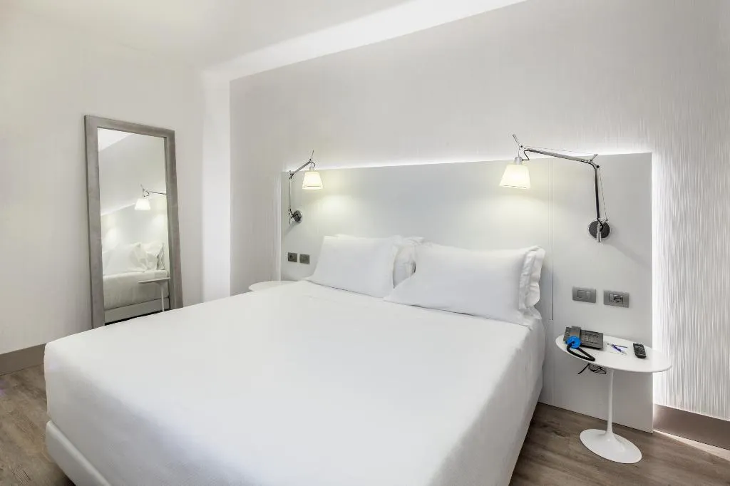 JUNIOR SUITE STANDARD Room, NH Milano Congress Centre, Milan