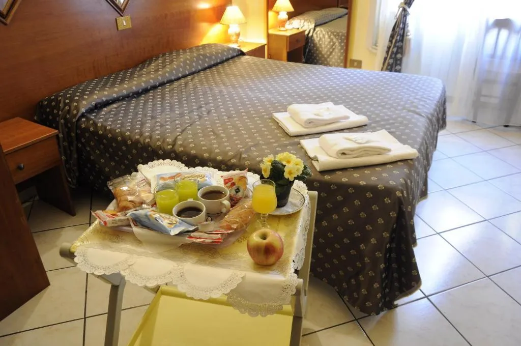 Double or Twin STANDARD Room, Hotel Farini, Rome