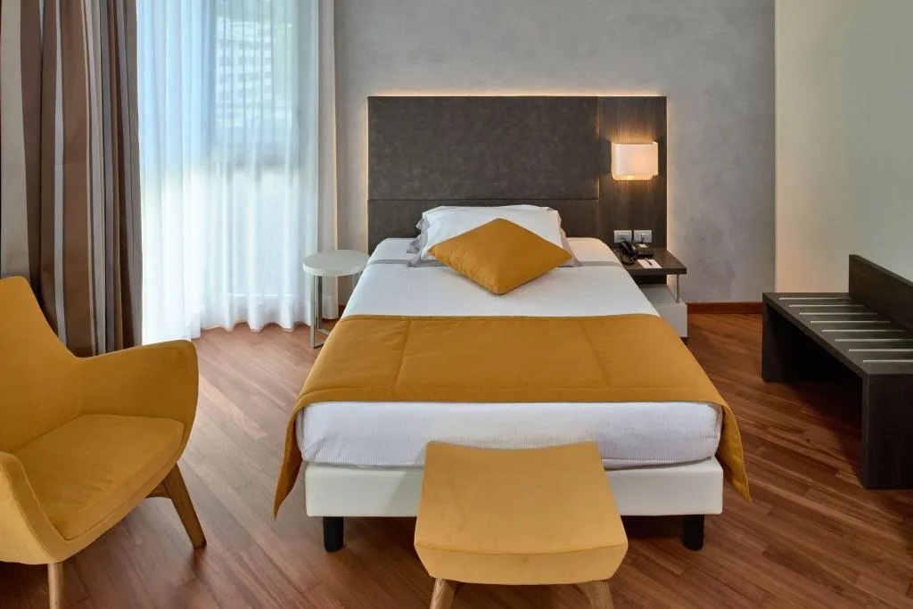 SINGLE ECONOMY Room, Hotel Como, Milan