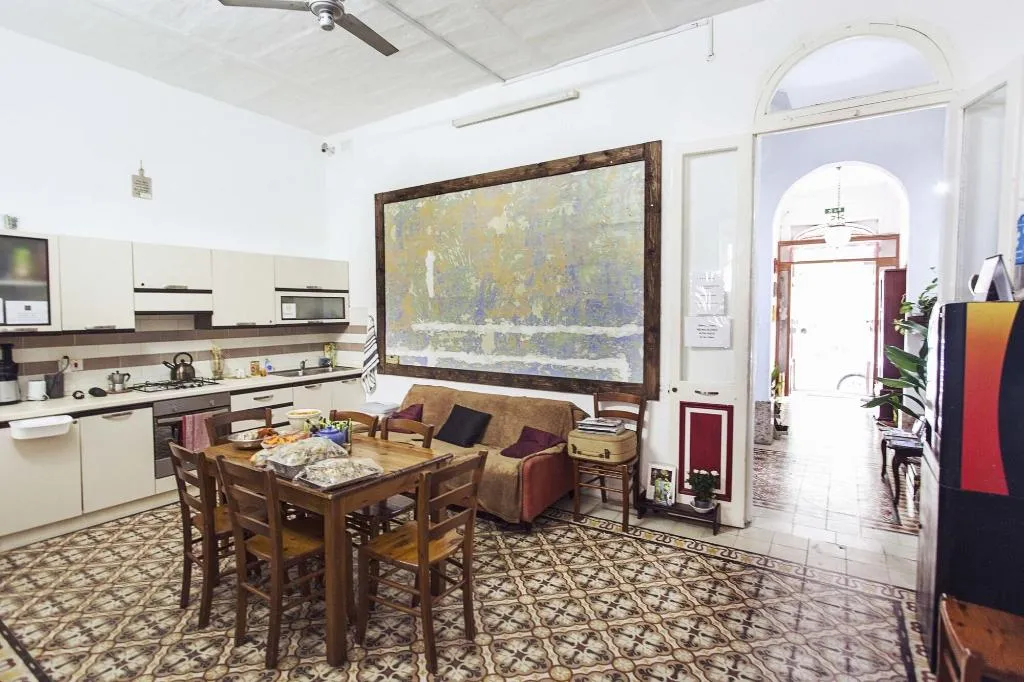 Room, Granny's Inn - Hostel, Malta