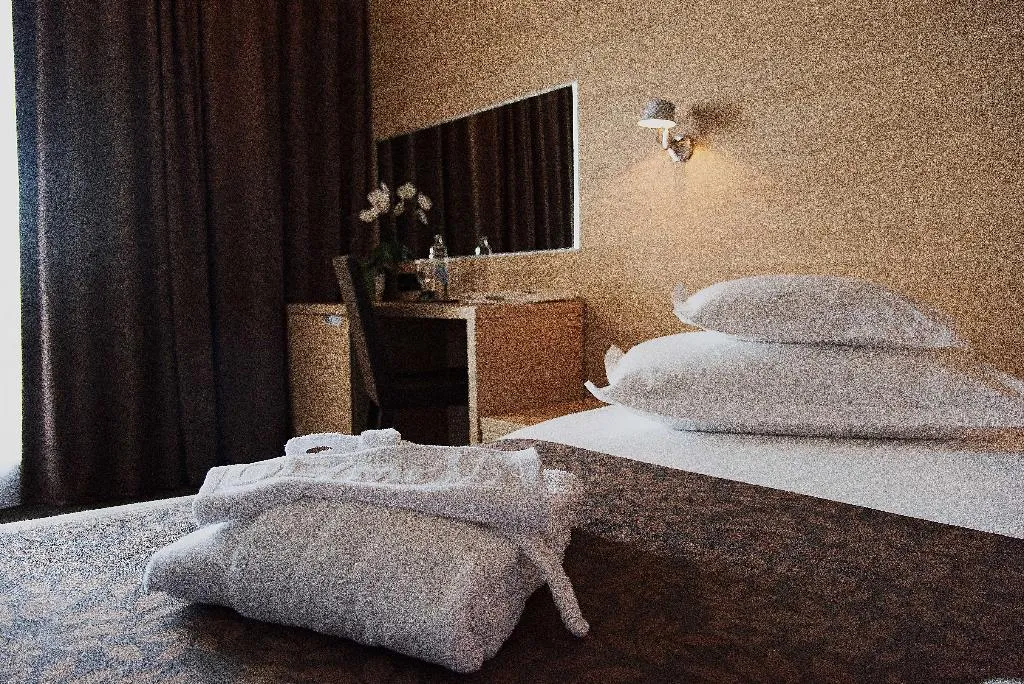Room, Olympia, Split