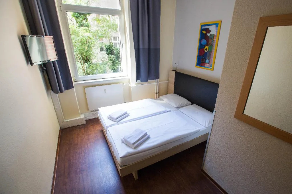 DOUBLE ECONOMY Room, Acama Kreuzberg Hotel+Hostel, Berlin
