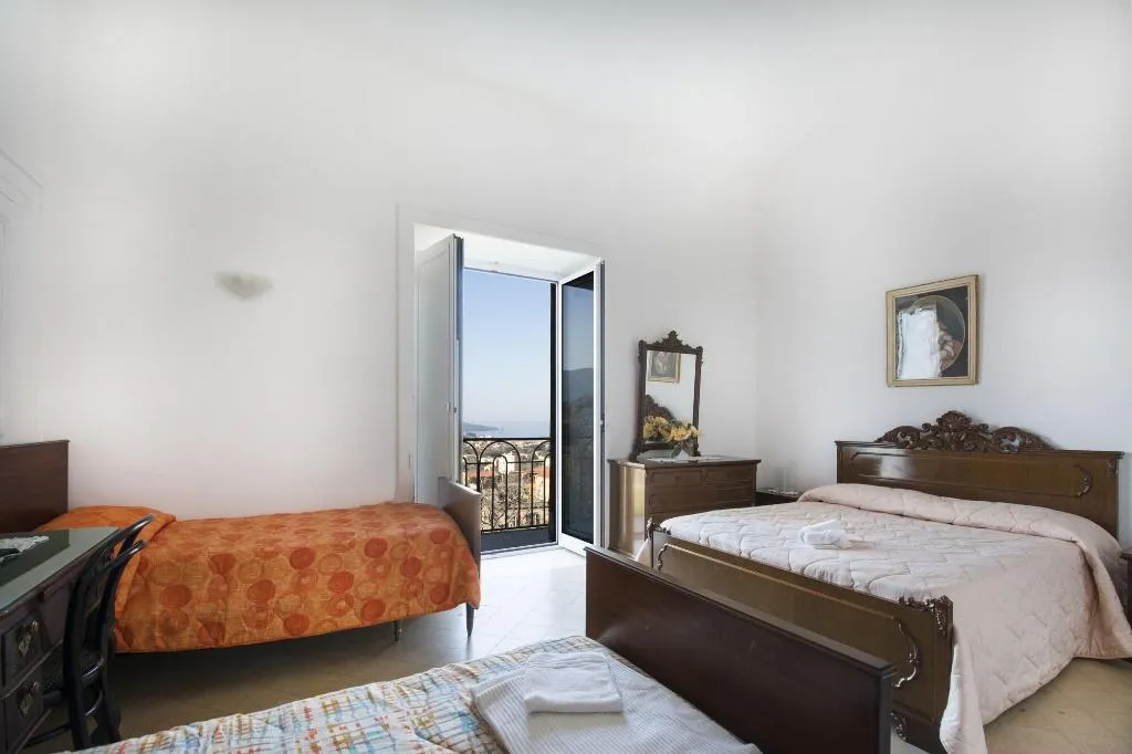 Room, Lo Stradone, Naples