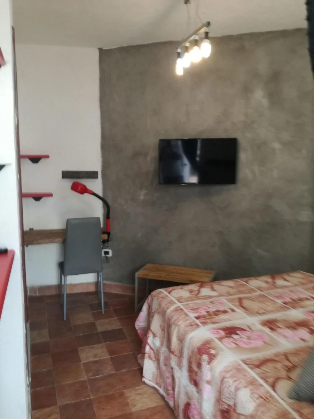 Room, B&B PompeiLog, Naples
