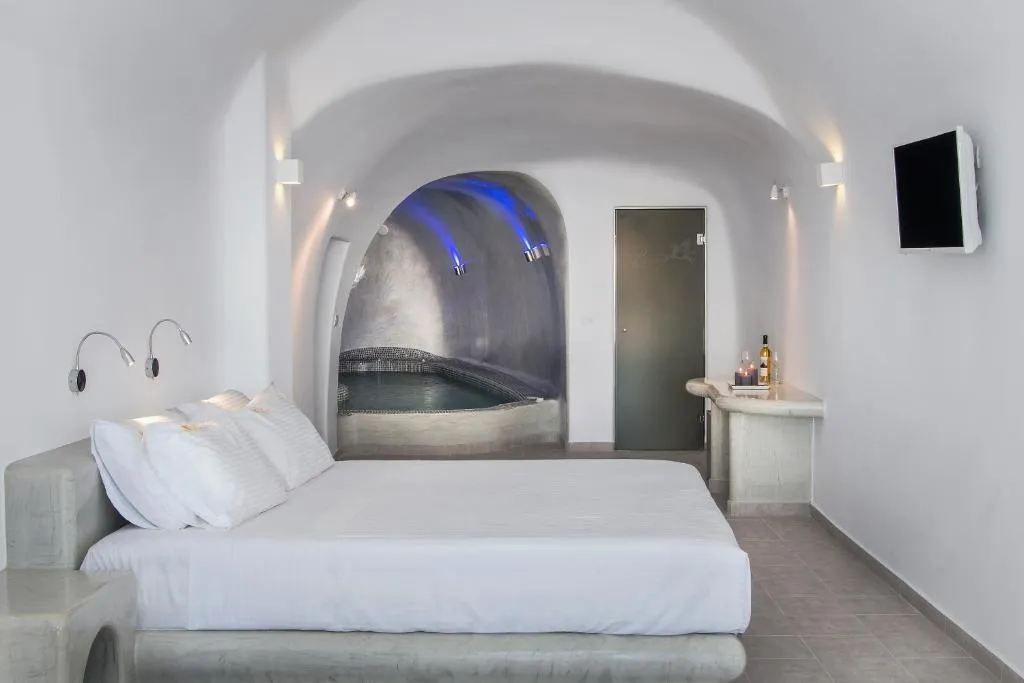 SUITE GRAND Room, Pegasus Suites & Spa, Santorini