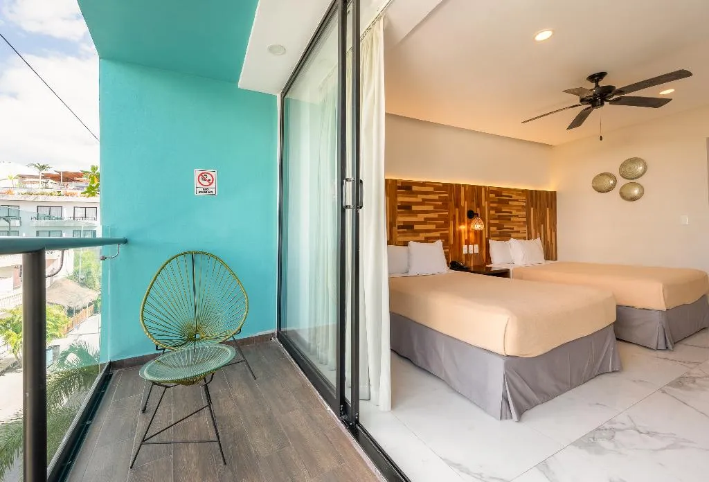 DOUBLE SUPERIOR QUEEN BED Room, Marvic Hotel, Playa Del Carmen
