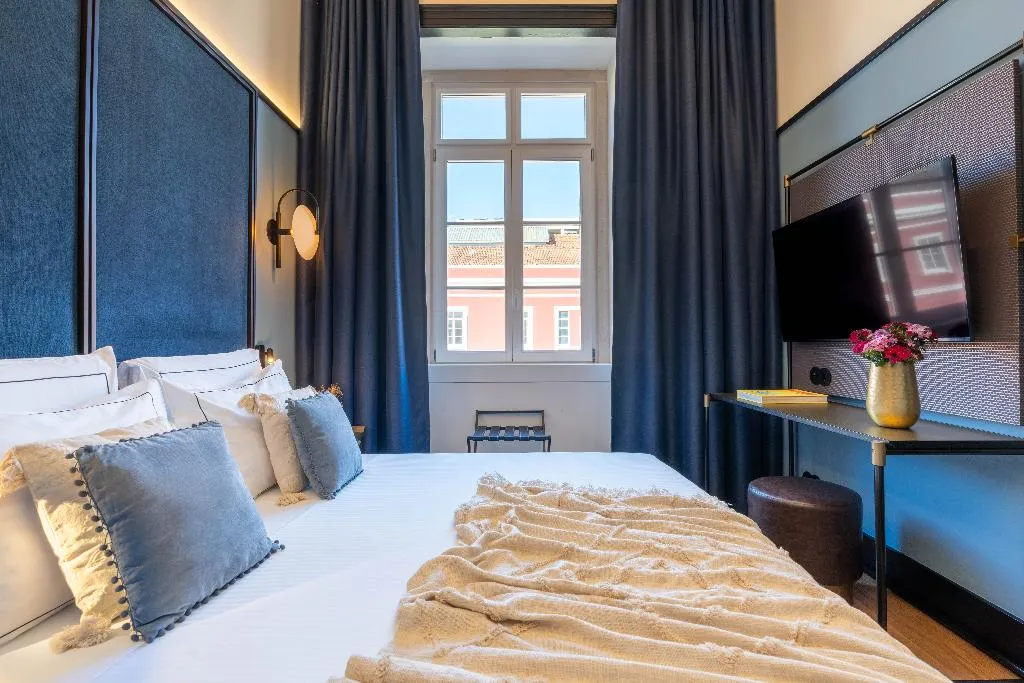 DOUBLE SUPERIOR Room, The Editory Riverside Santa Apolonia Hotel, Lisbon