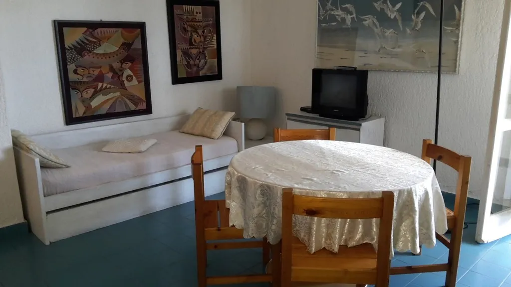 APARTMENT CAPACITY 4 TWO BEDROOMS Room, Terza Spiaggia and la Filasca, Olbia