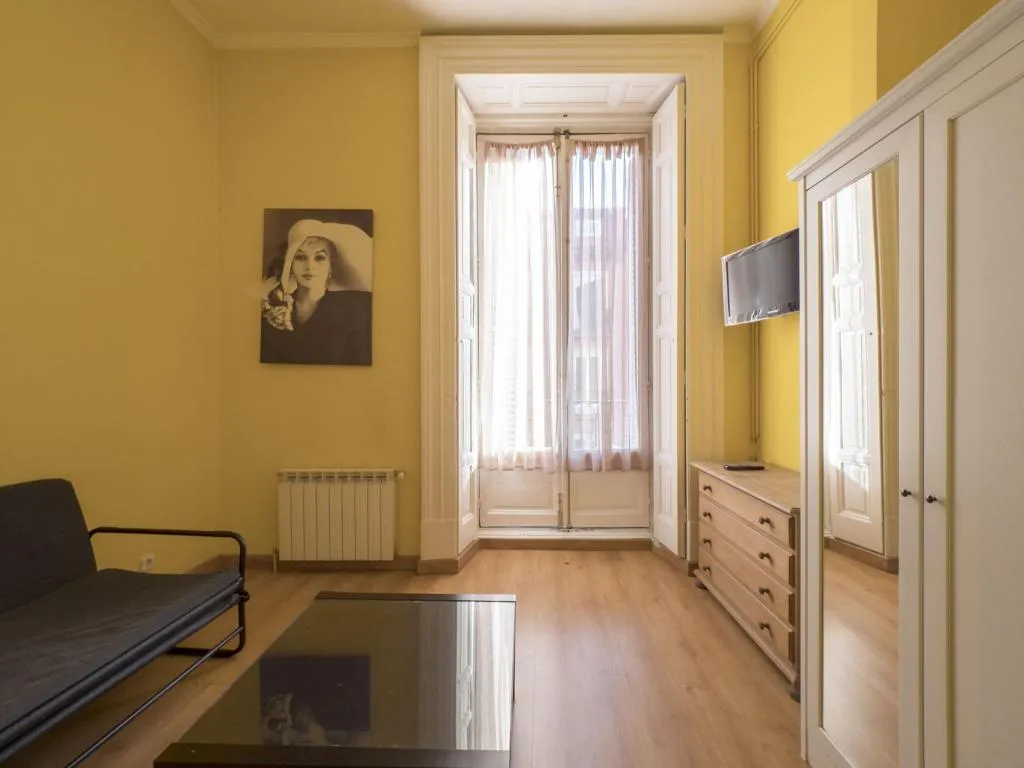 Room, Hostal Apolo Xi, Madrid