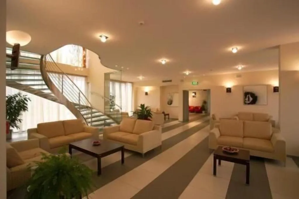 Lobby, West Florence, Florence