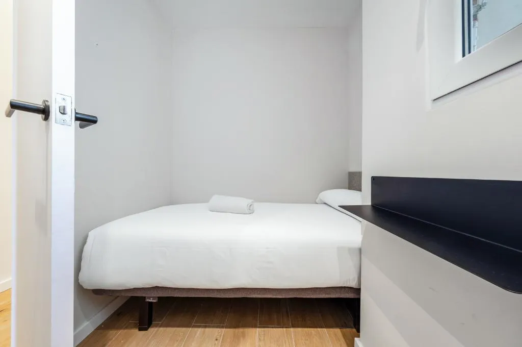 APARTMENT CAPACITY 5 Room, Ainb Barcelona Sants Apartments, Barcelona