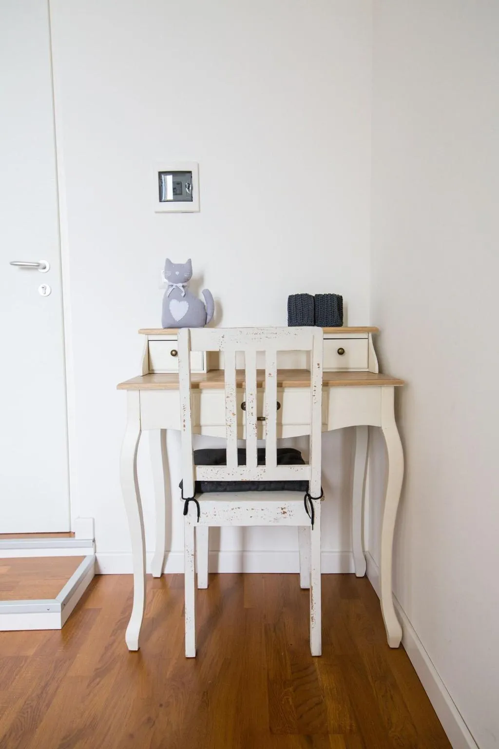 Room, Urban Pine Rooms, Naples